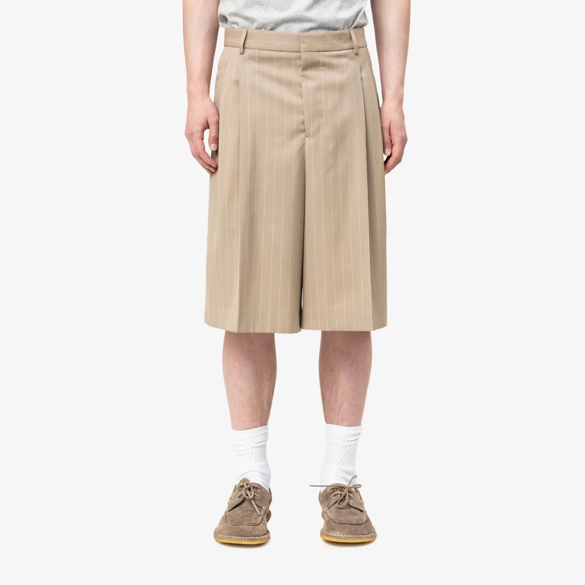 Pleated Low Waist Wide Bermuda Shorts