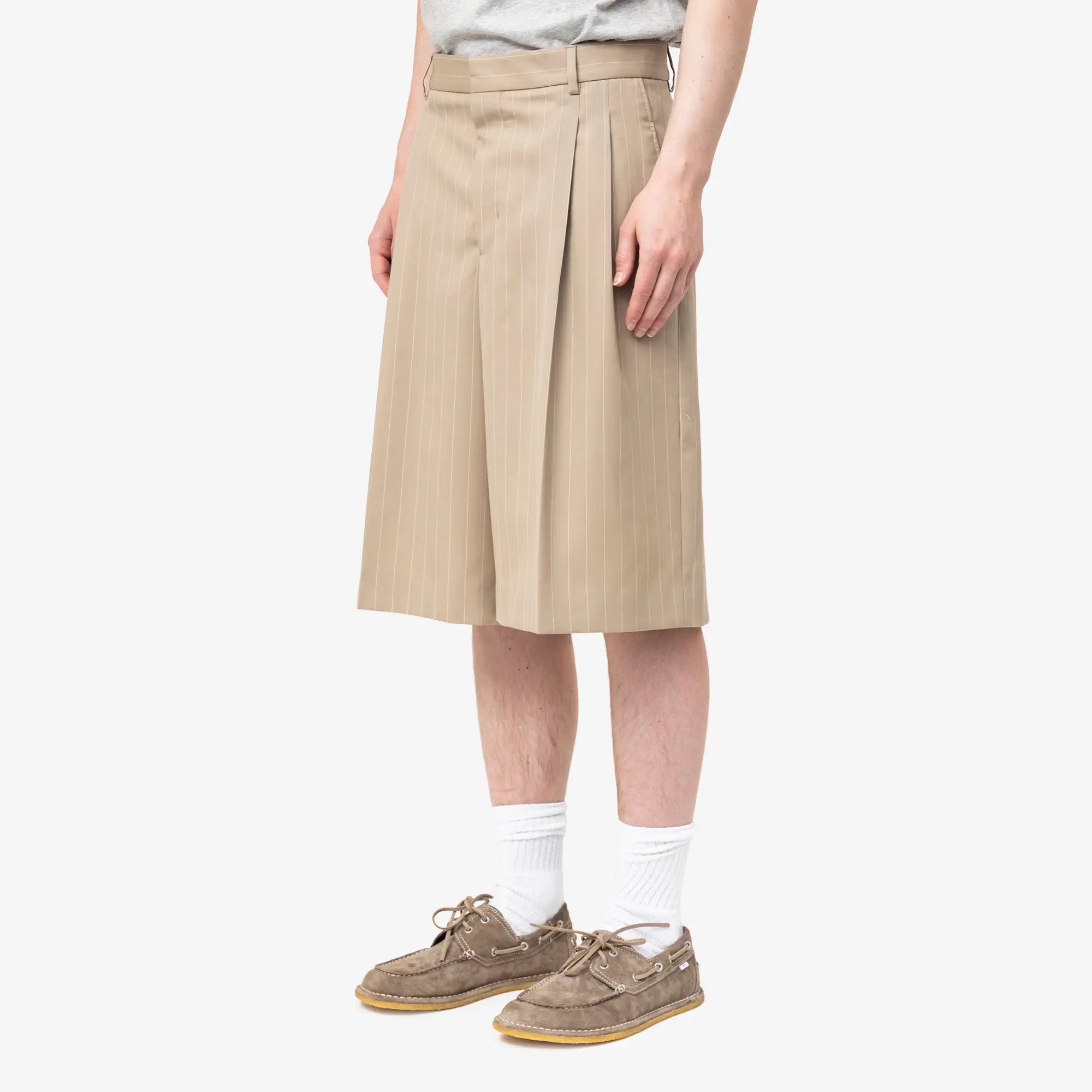 Pleated Low Waist Wide Bermuda Shorts