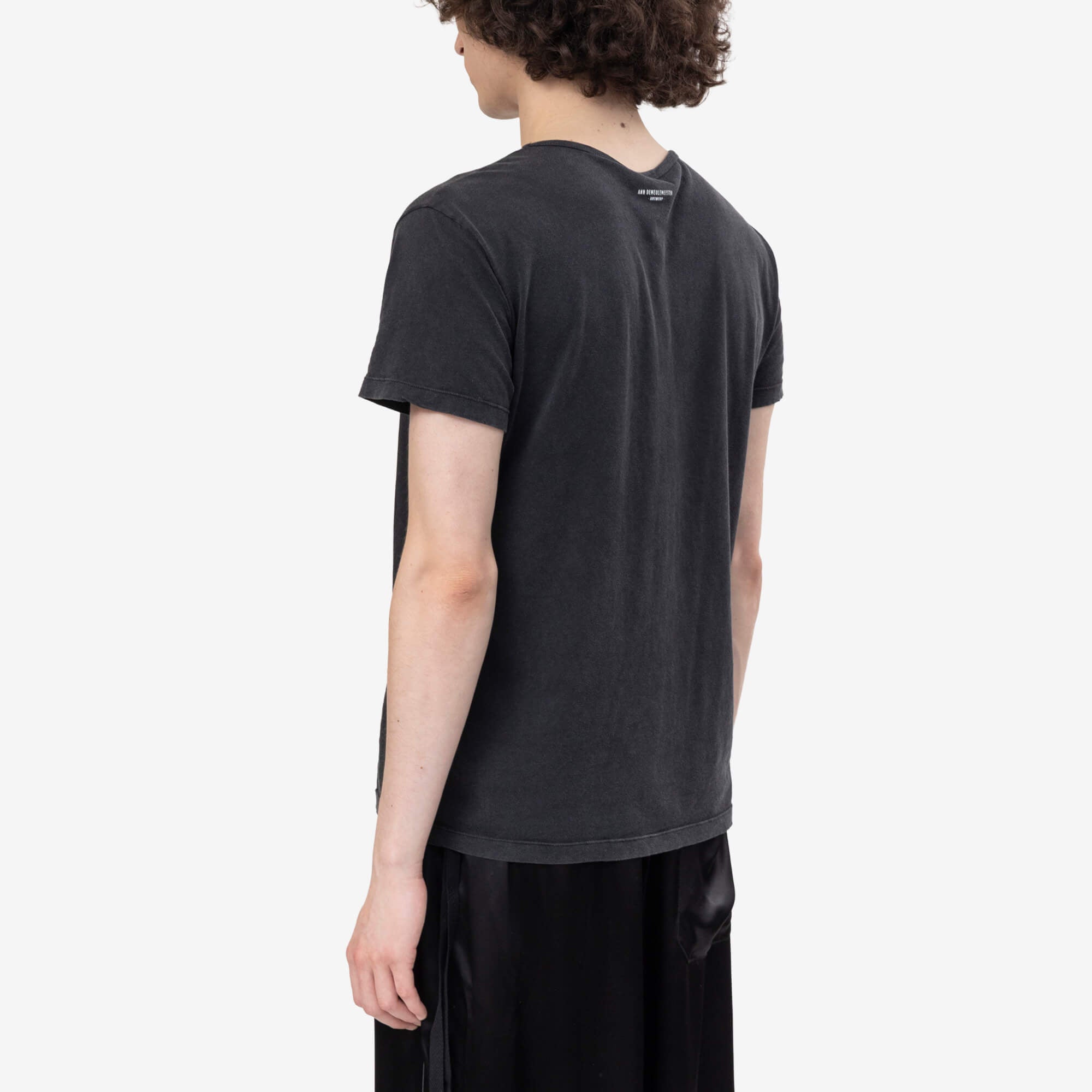 Ann Demeulemeester Idar Electric Kiss Cropped Standard Fit T-Shirt Faded Black - 4