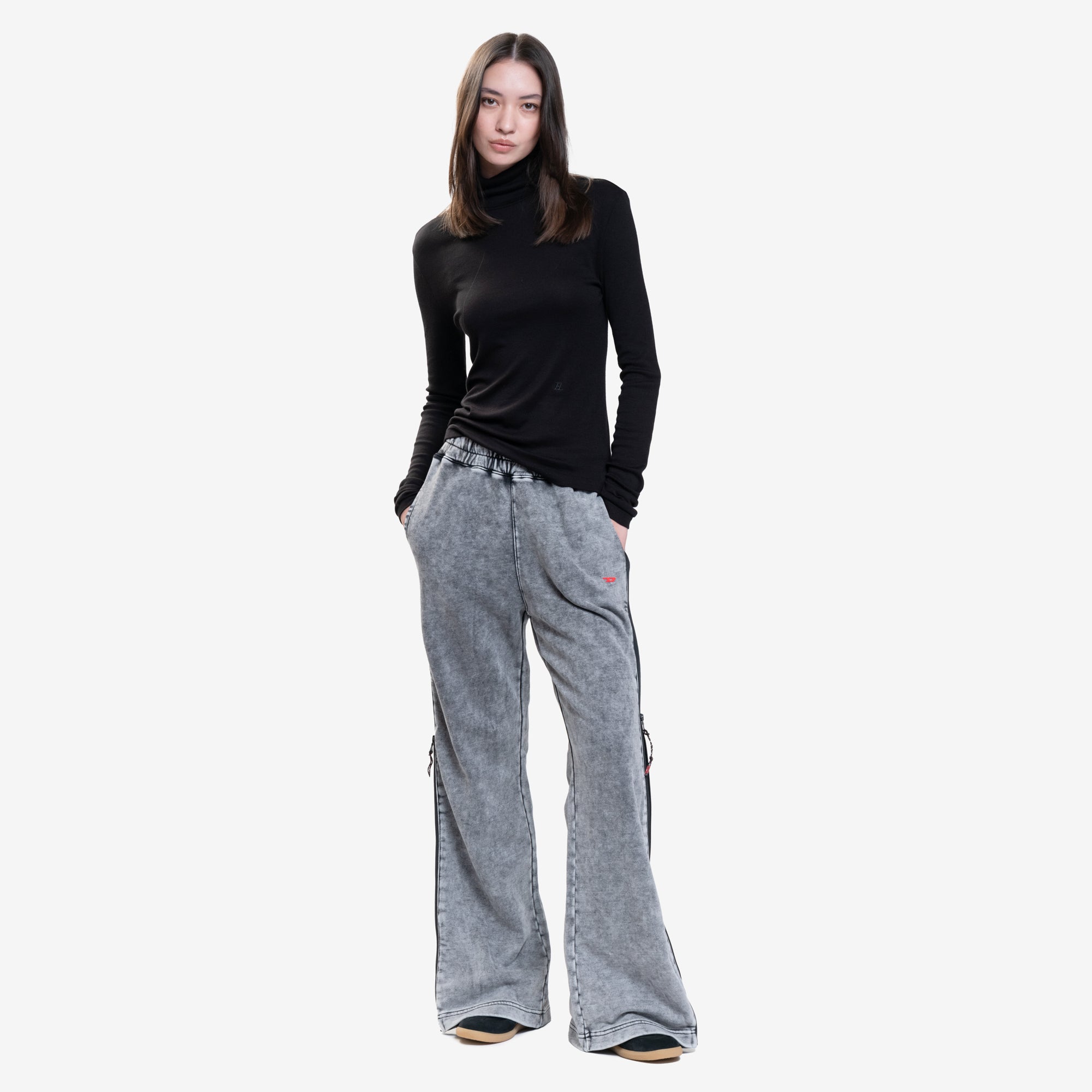 Photo of DIESEL Womens Delaney Volume Sweat Jeans - 2