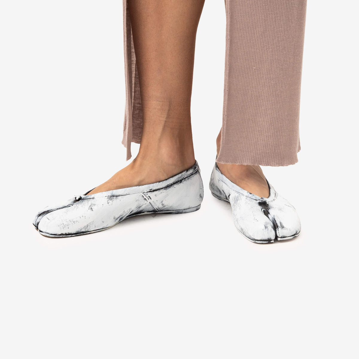 Maison Margiela Women's Bianchetto Tabi New Ballerina Flats Black/White-2