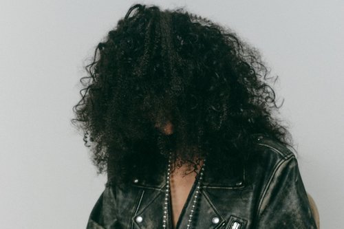 Exploring MM6 Maison Margiela’s Pre-Fall 2024 Collection: A Dance Between Versatility and Personal Expression - Feuille Luxury