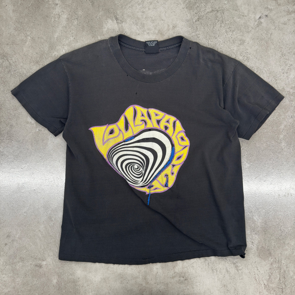 Earthling VIP Giant Tag Vintage Lollapalooza T-Shirt 90s
