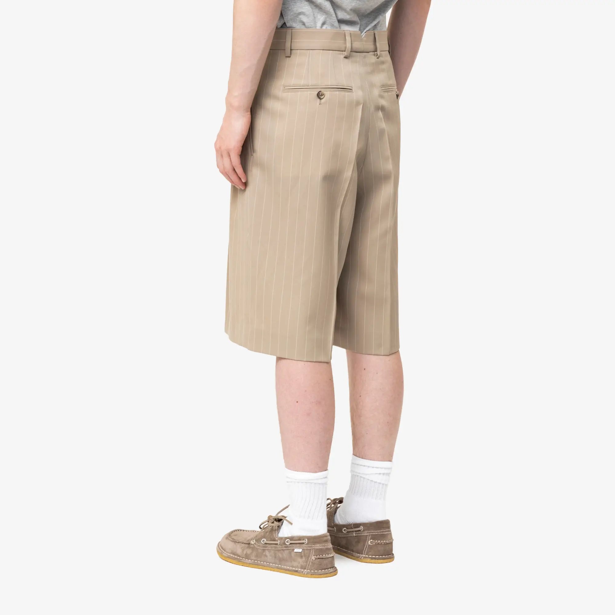 Pleated Low Waist Wide Bermuda Shorts