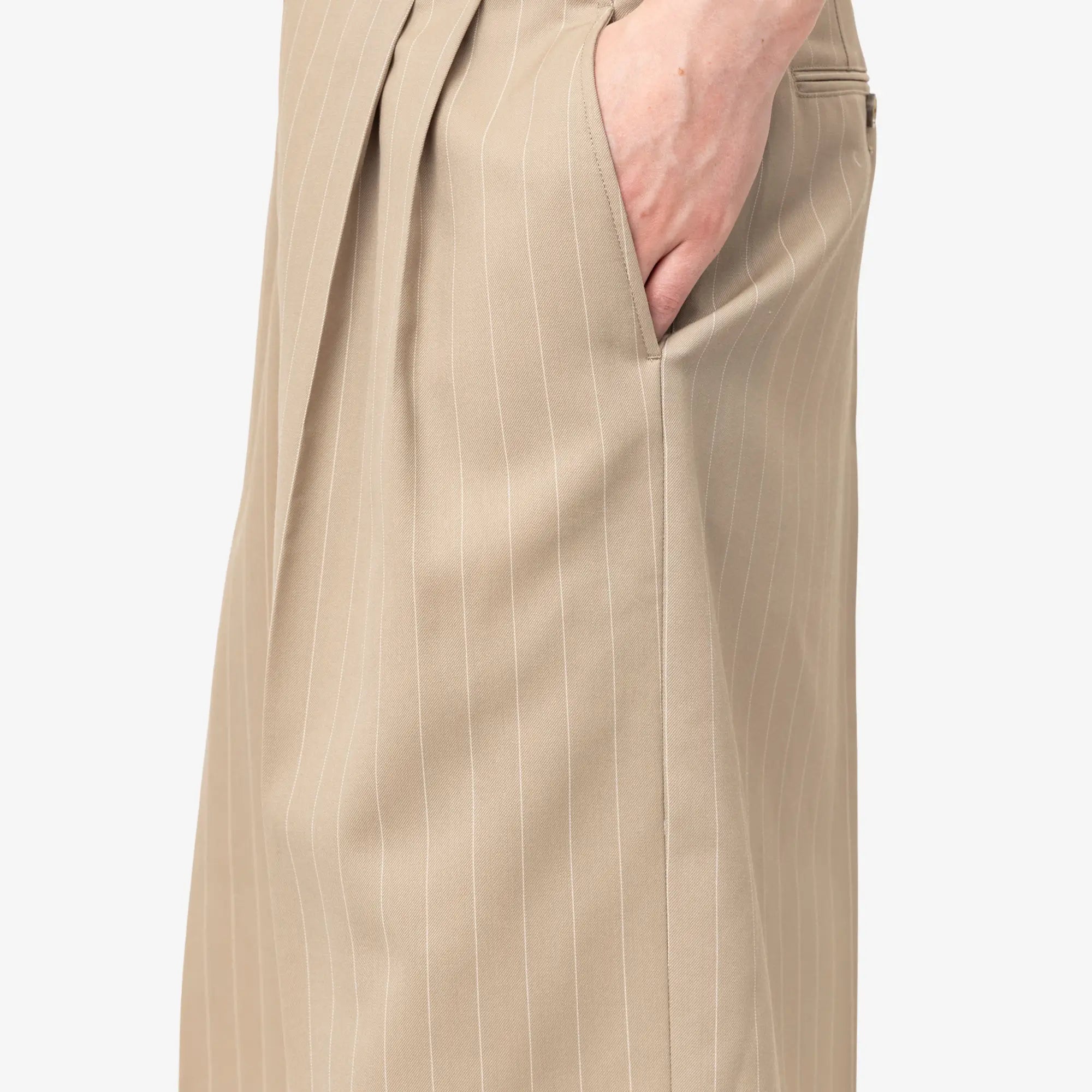 Pleated Low Waist Wide Bermuda Shorts