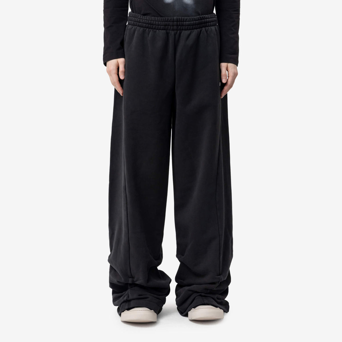 Avavav Unisex Pixie AV-Logo Sharpei Sweatpants Black-1