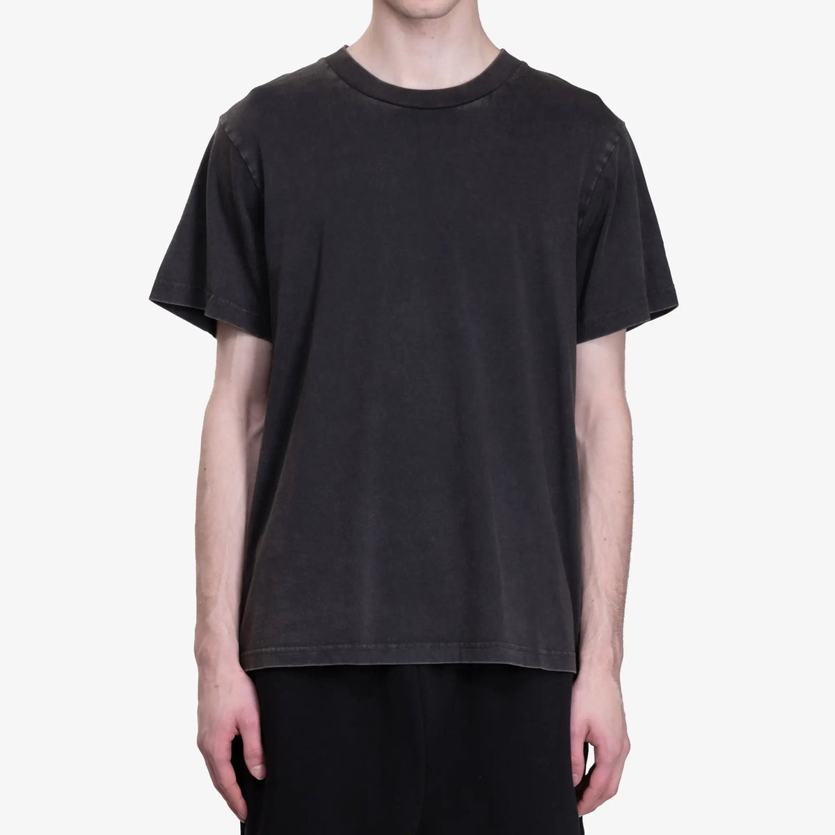 Entire Studios スタンダード Tシャツ ウォッシュドブラック｜Feuille