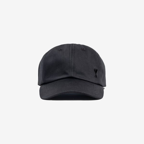 Black baseball cap with Ami plaque logo from the front