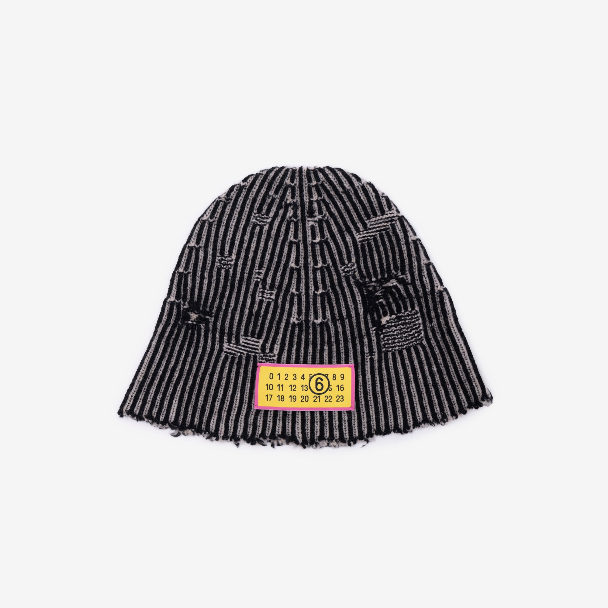 MM6 Destroyed Rib Beanie Black - 1