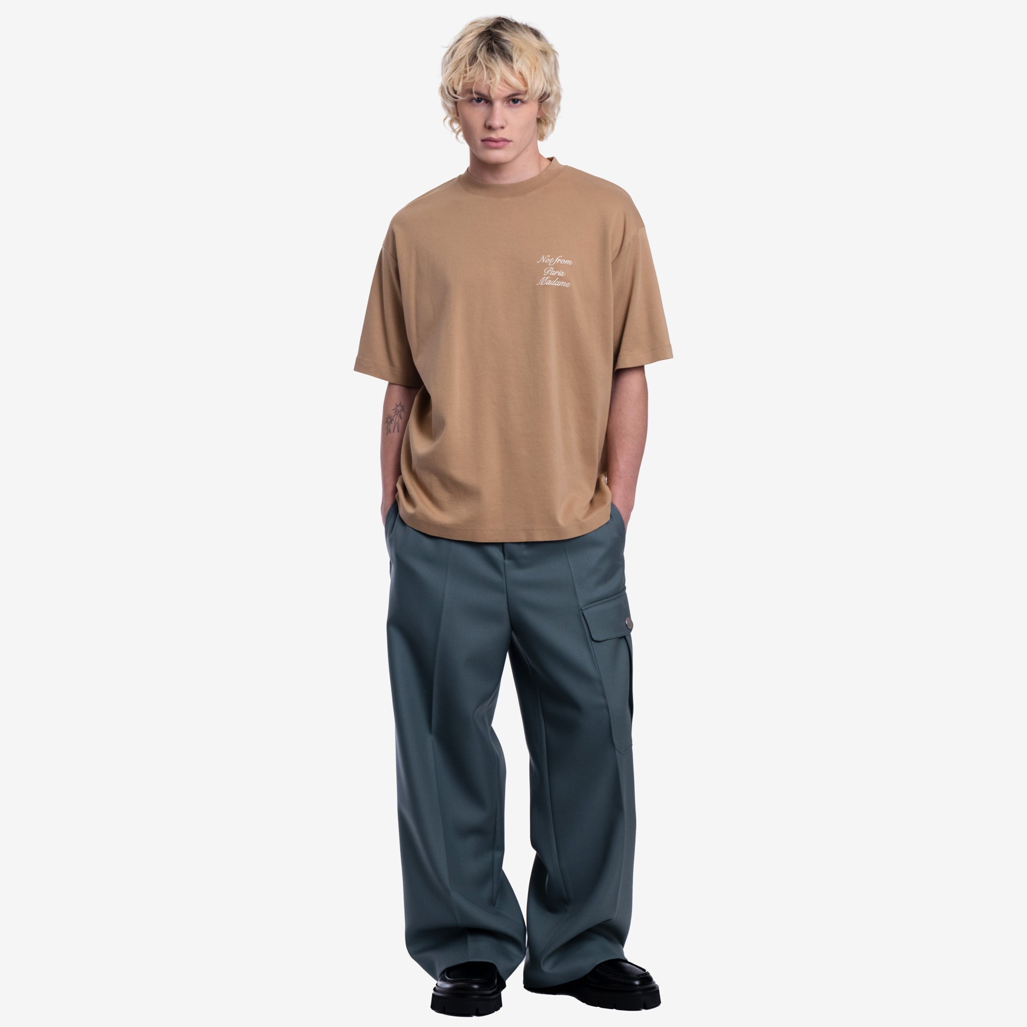 Drôle de Monsieur Le T-Shirt Slogan Calligraphy Ice Brown - 2