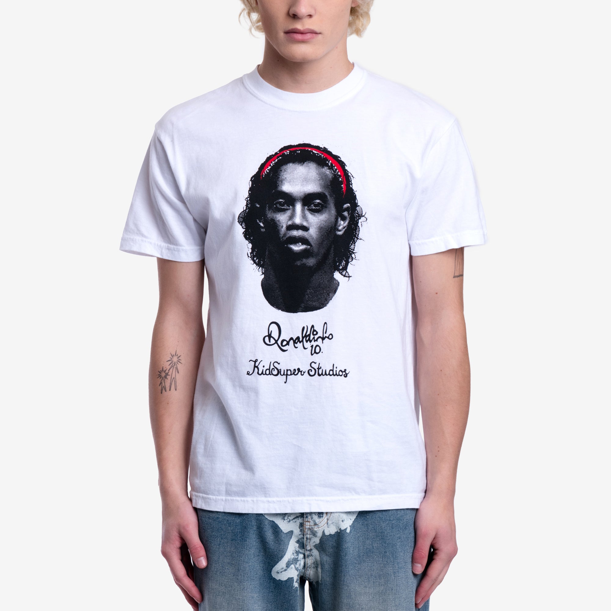 キッズーパー メンズ ロナウジーニョ ポートレート Tシャツ（ホワイト）