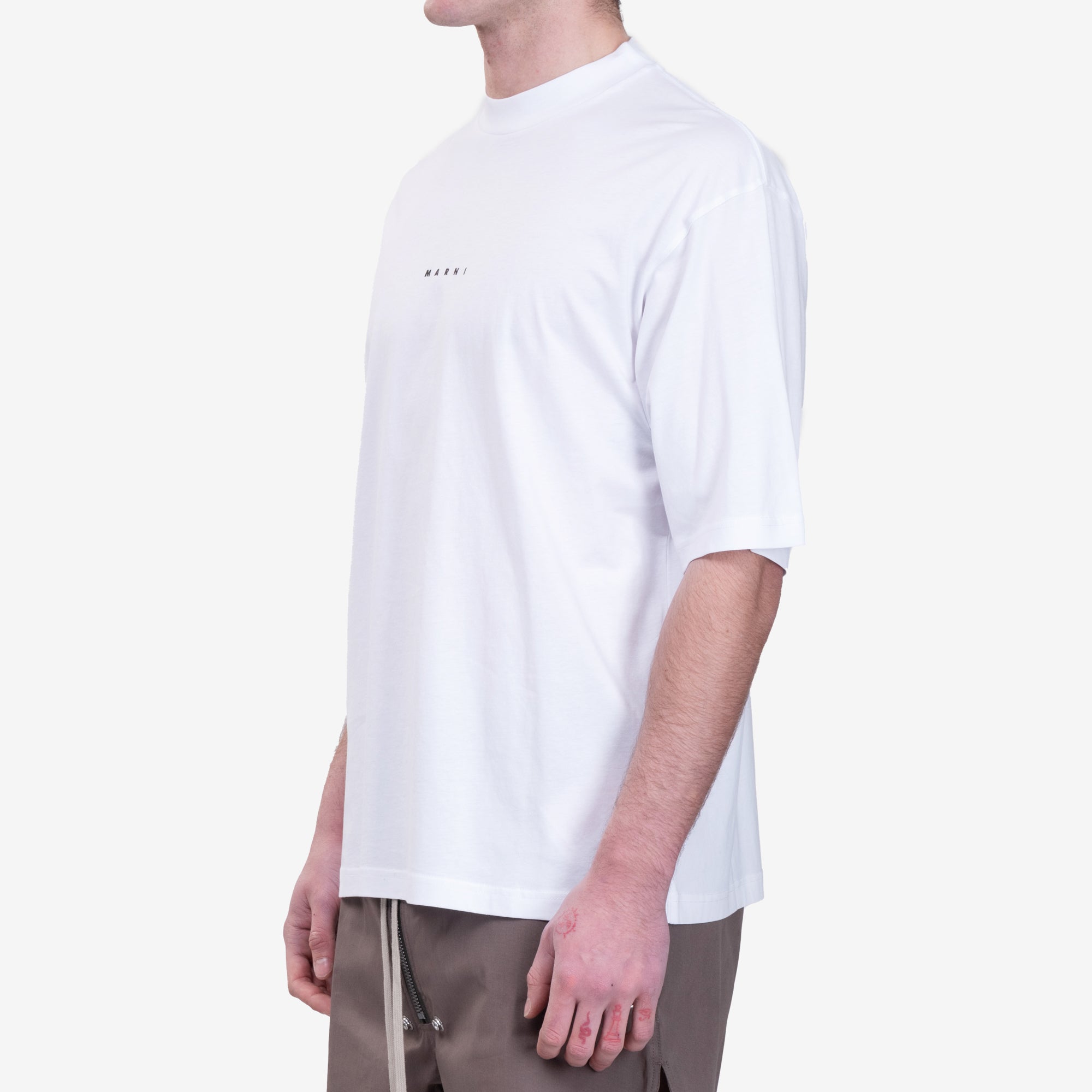 【Å 】MARNI 定番ミニロゴTシャツ　50サイズ メンズ MARNI ミニロゴ Tシャツ（リリーホワイト）